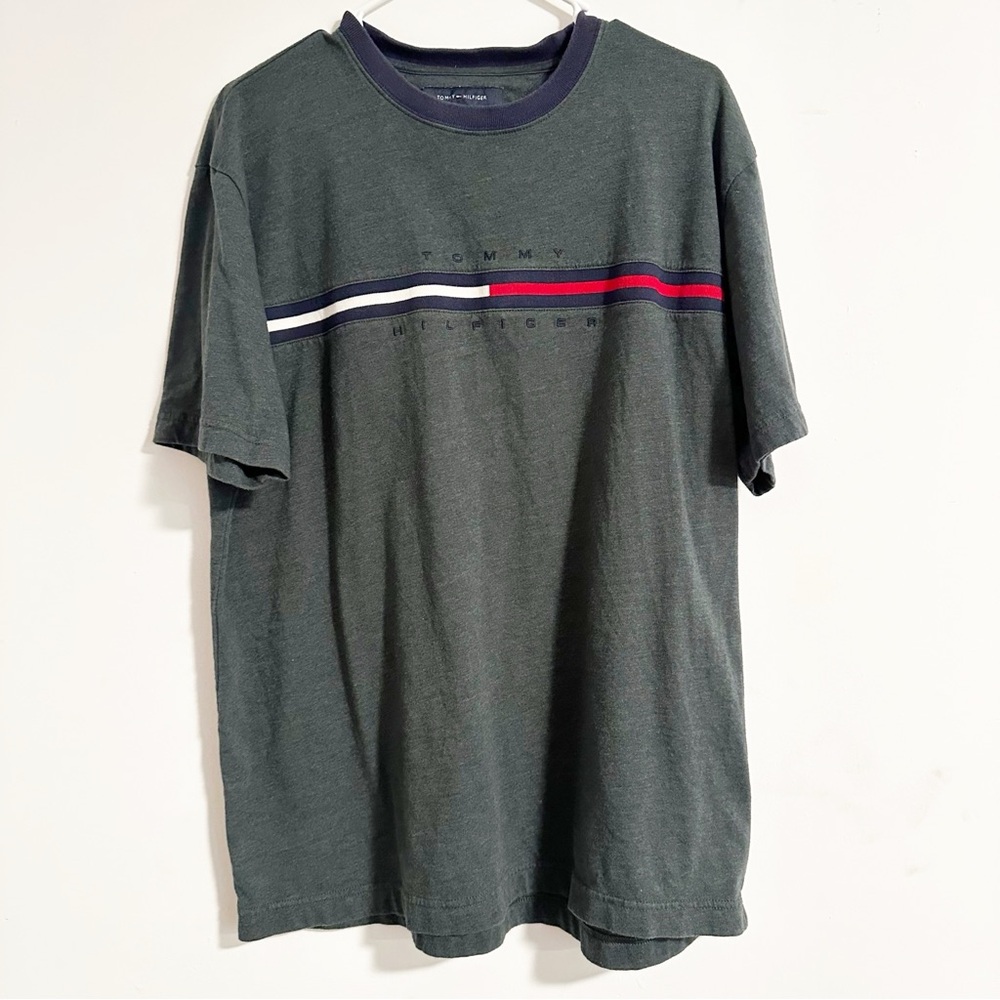 Tommy Hilfiger Vintage y2k Streetwear Millenial Cotton Logo Graphic Tee Shirt